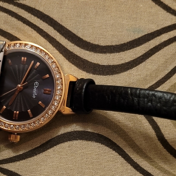 Women watch - Picture 3 of 4